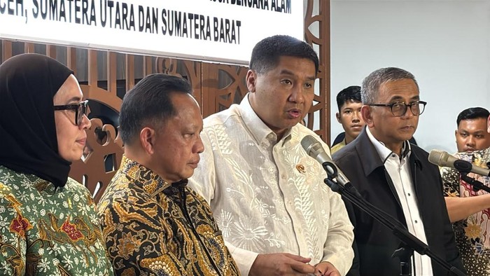 Menteri Perumahan dan Kawasan Permukiman (PKP) Maruarar Sirait (tengah) (Belia/detikcom)