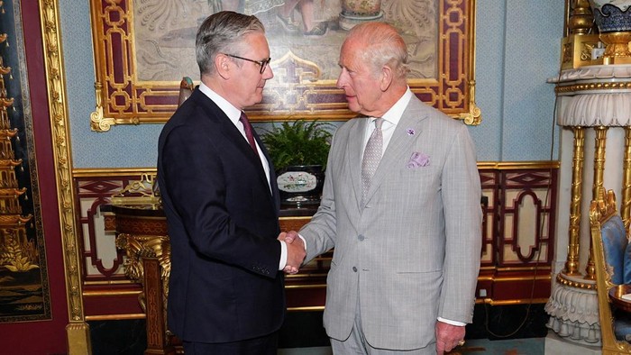 King Charles welcomes outgoing British Prime Minister Keir Starmer during an audience at Buckingham Palace, London, where Starmer will formally resign as Prime Minister after losing the Labour leadership contest to Andy Burnham, who will become the new Prime Minister. Picture date: Monday July 20, 2026.    Aaron Chown/Pool via REUTERS
