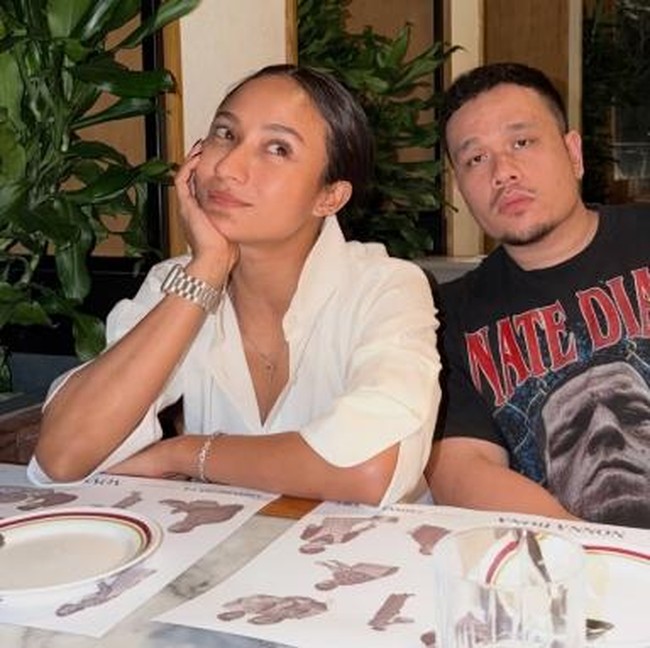 So Sweet! Naomi Zaskia Makan Malam Romantis Bareng Tunangannya