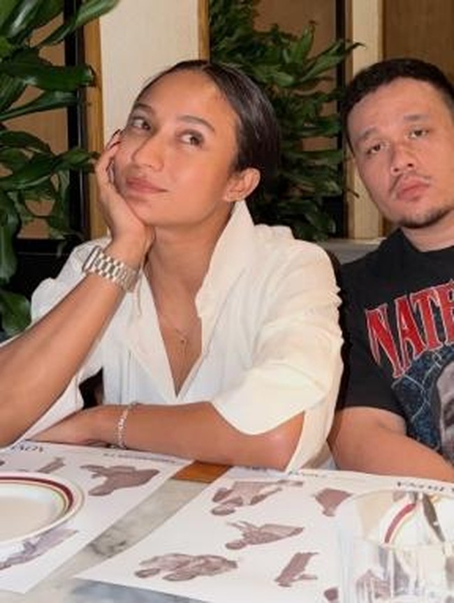 So Sweet! Naomi Zaskia Makan Malam Romantis Bareng Tunangannya