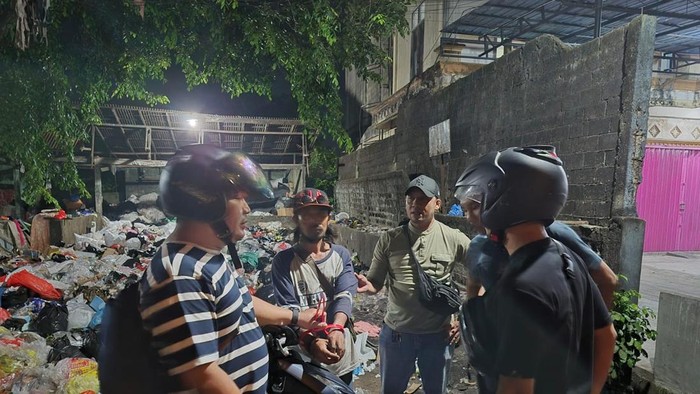 Pelaku pencurian AC ditangkap polisi. (Dok Polsek Pontianak Timur)
