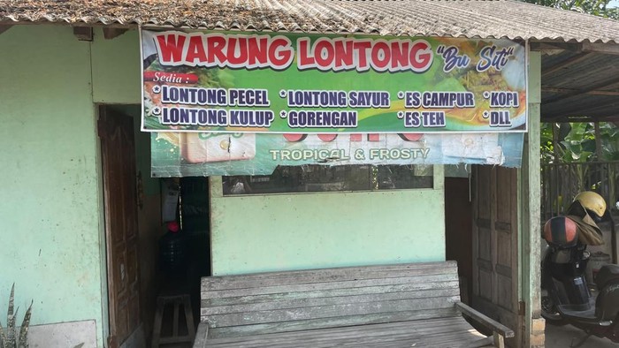 Penampakan warung lontong sayur di Desa Kebolampang, Kecamatan Winong, Pati yang ditarik retribusi Rp 840 ribu, Selasa (21/7/2026).