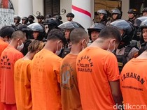19 Penjahat Jalanan Bandung Diciduk, Polisi Sita Belasan Motor-Senjata
