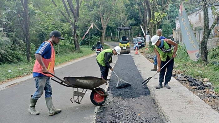 Perbaikan Jalan Jaksa Agung R Soeprapto Palabuhanratu