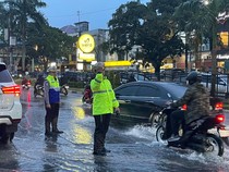 Kapolda Riau Apresiasi Respons Cepat Polantas Tangani Banjir di Pekanbaru