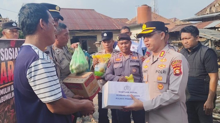 Polres Prabumulih Salurkan Bantuan ke Korban Kebakaran Desa Tanjung Telang
