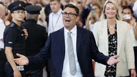 Karier politik Burnham dimulai ketika terpilih sebagai anggota parlemen (MP) pada 2001. Selama pemerintahan Partai Buruh di bawah Perdana Menteri Gordon Brown, ia pernah menjabat sebagai Kepala Sekretaris Perbendaharaan, Menteri Kebudayaan, Media, dan Olahraga, serta Menteri Kesehatan. Getty Images/Dan Kitwood