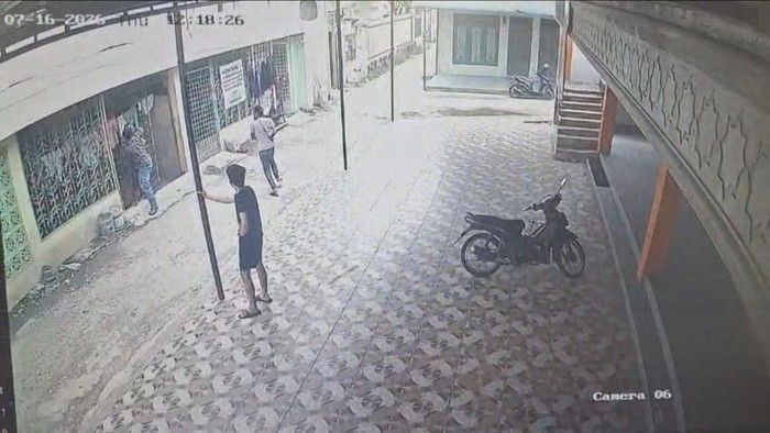 REkaman CCTV aksi pencurian di rumah kosong di Medan. (Istimewa)