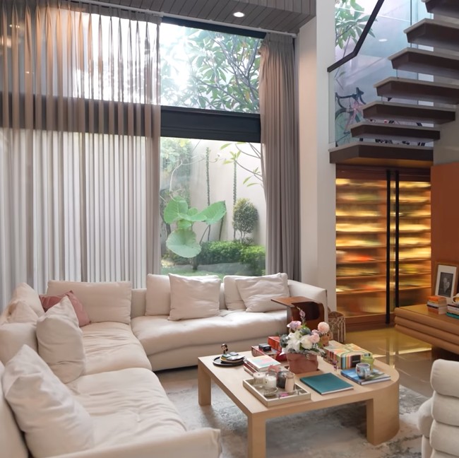 Intip Rumah Mewah Pevita Pearce, Konsep Open Space dengan Pink Powder Room
