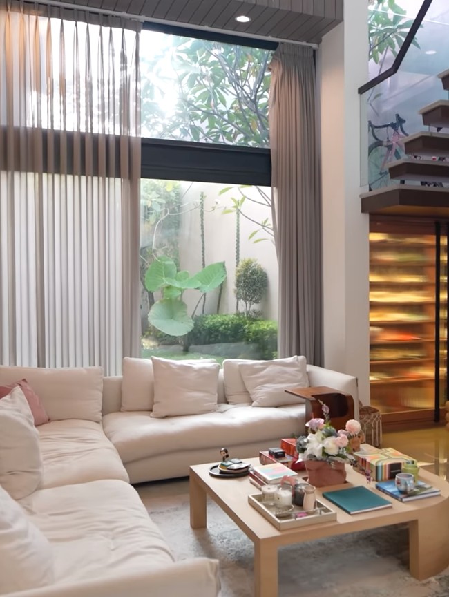 Intip Rumah Mewah Pevita Pearce, Konsep Open Space dengan Pink Powder Room