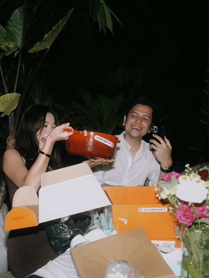 Spesial! Glenca Chysara Dapat Kado Panci Mahal dari Suami saat Ultah ke-31