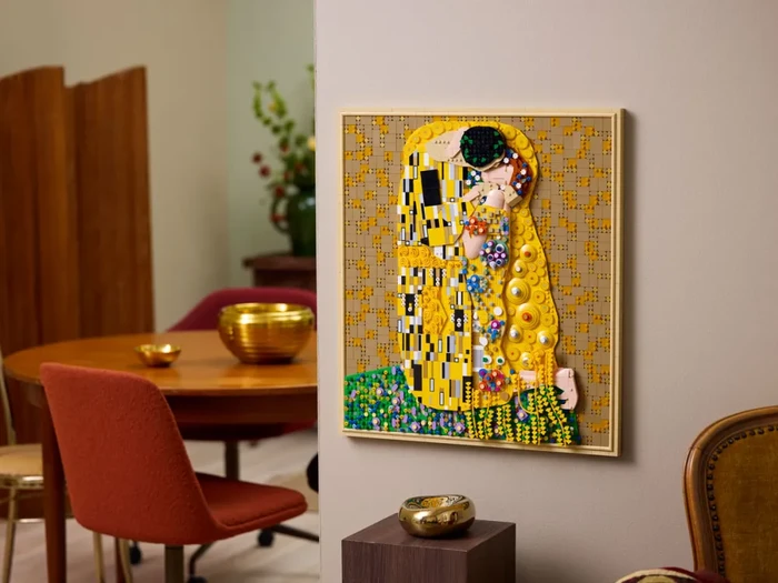 Tampilan Lukisan Ikonik The Kiss Gustav Klimt Jadi LEGO