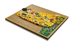 Tampilan Lukisan Ikonik The Kiss Gustav Klimt Jadi LEGO
