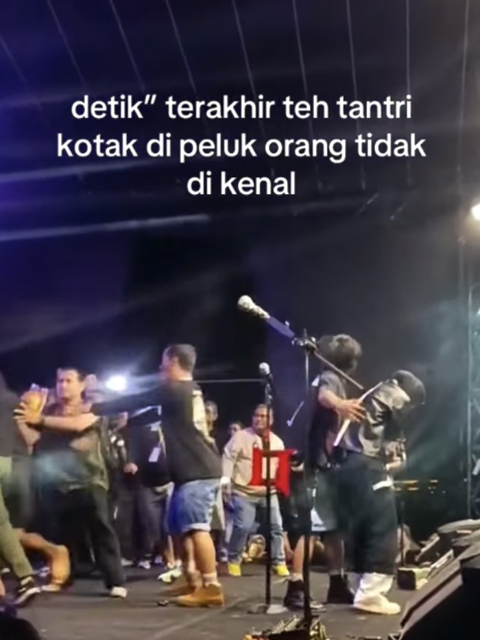Tantri Kotak dipeluk orang tak dikenal usai konser