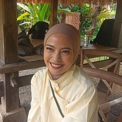 Ngeri! Ini Kronologi Tantri Kotak Dipeluk Orang Gak Dikenal Saat Manggung