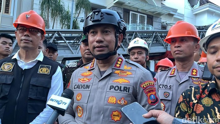 Kapolrestabes Medan Kombes Jean Calvijn saat diwawancarai. (Finta Rahyuni/detikSumut)