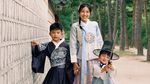 Gaya Tiffany Soetanto-Chef Arnold Pakai Hanbok Saat Musim Panas di Seoul