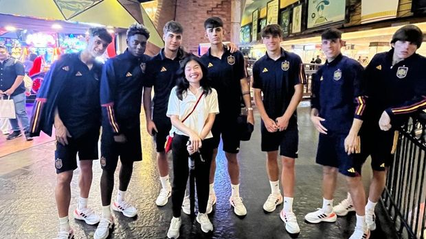 Timnas Spanyol U-17 bersama Liaison Officer (LO) tim di Solo saat gelaran Piala Dunia U-17 Indonesia 2023.