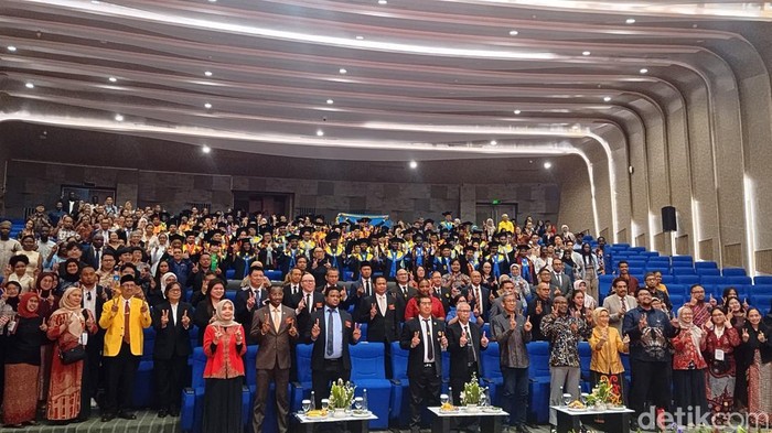 Universitas Indonesia mengadakan The 2026 Degree Appreciation Ceremony for UI International Students pada Selasa (21/7). Tiga mahasiswa asing raih IPK sempurna.