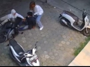 Viral Aksi Berani 2 Cewek Gagalkan Maling 2 iPhone di Temanggung