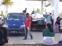 Warga Keluhkan Pembelian BBM Subsidi Pakai Drum, Pertamina Perkuat Pasokan