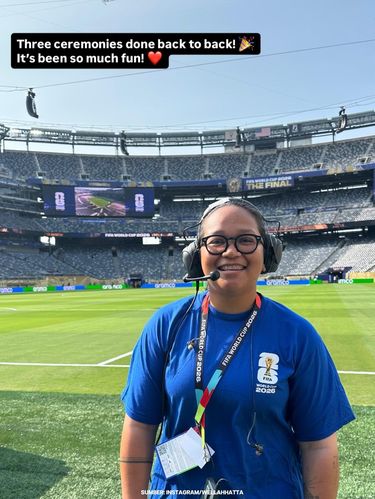 Welah Hatta, wanita Indonesia, sukses jadi Senior Stage Manager Piala Dunia 2026. Berbekal 16 tahun pengalaman, ia buktikan kepemimpinan di panggung global.