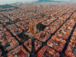 Rahasia Tata Kota Barcelona Kotak-kotak, Ternyata Bukan Kebetulan
