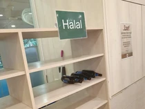 Bikin Geram! Bekas Botol Bir Ditinggal di Rak Alat Makan Halal