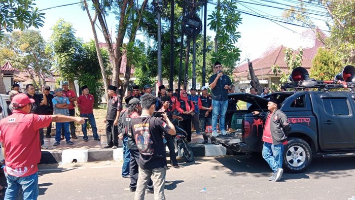Demo massa di Kejari Bangkalan