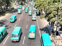 Ratusan Sopir Angkot Unjuk Rasa di Kantor Dishub Jatim