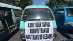 Ratusan Sopir Angkot Unjuk Rasa di Kantor Dishub Jatim