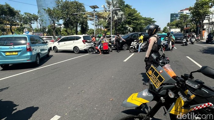 Demo sopir angkot di kantor DIshub Jawa Timur Demo sopir angkot di kantor DIshub Jawa Timur