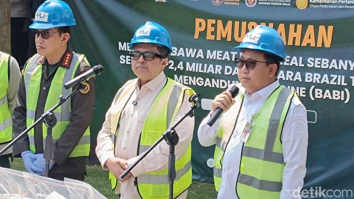 Direktur Jenderal Peternakan dan Kesehatan Hewan Kementerian Pertanian (Dirjen PKH Kementan), Agung Suganda (kanan). (Rizky/detikcom)
