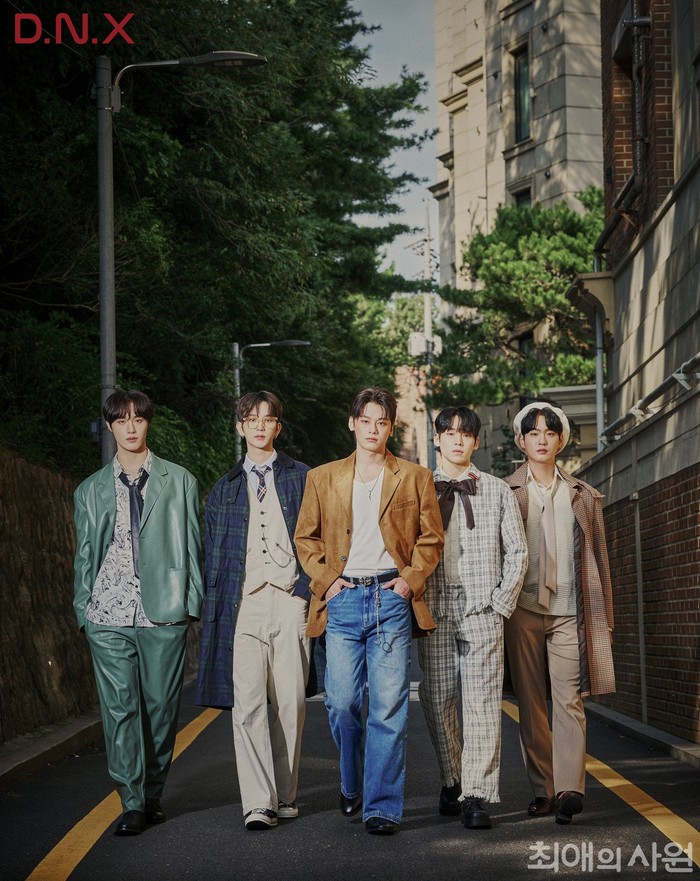 Boyband fiksi D.N.X dari drama Korea terbaru tvN My Bias, My Boss.