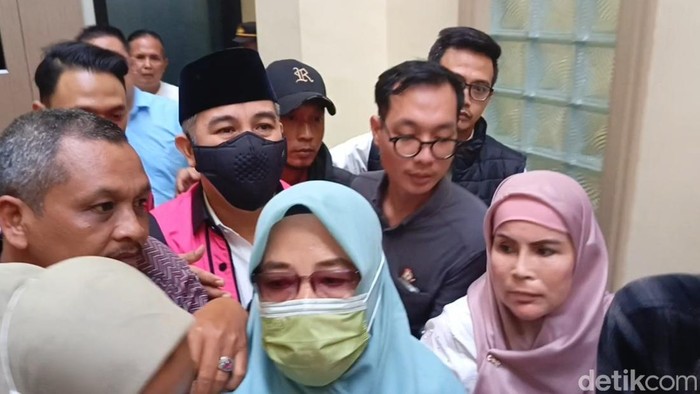 Eks Bupati Pesawaran Dendi Ramadhona usai divonis 8 tahun penjara di PN Tanjung Karang.