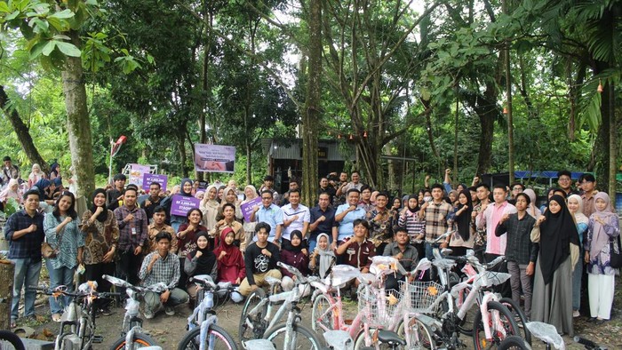 Foto: Dok pembagian bantuan kepada mahasiswa Unri (Dok Ist)