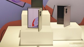 Dengan bobot hanya 201 gram, Galaxy Z Fold8 menjadi Galaxy Z Fold paling ringan yang pernah dihadirkan Samsung. Foto: Fino/detikinet