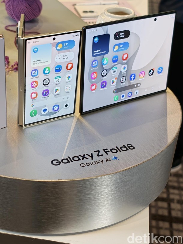 Review Galaxy Z Fold 8: Bentuk Paspor, Makin Nyaman Dipakai?