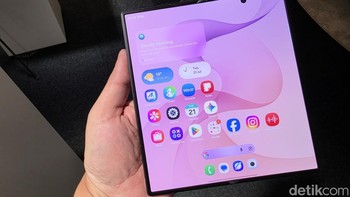 Layar utama Galaxy Z Fold8 Ultra berukuran 8 inci dengan panel Dynamic AMOLED 2X, resolusi QXGA+, refresh rate adaptif 1-120Hz, dan tingkat kecerahan hingga 3.000 nits. Foto: Fyk/detikinet