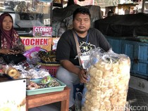 Menanti Solusi Pemkot untuk Gilang Difabel Penjual Rambak di Pasar Ngasem