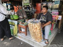 Gilang Difabel Penjual Rambak Akhirnya Dapat Lapak Jualan di Pasar Ngasem