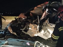 Penampakan Hiace Tabrak Truk di Tol Pandaan yang Tewaskan 3 Orang