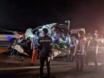 Video Kecelakaan Maut Hiace Tabrak Truk di Tol Pandaan, 3 Tewas