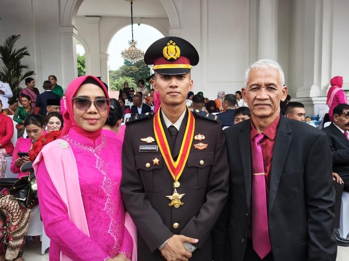 Ipda Harindra Arsandho Tegarbaja (tengah). (Rolando/detikcom)