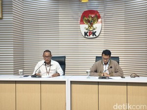 KPK Ungkap Selisih SGD 2.000 di Amplop Bupati Kuansing untuk Menhut