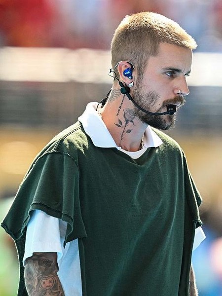 Gaya Simple Justin Bieber Tampil di Piala Dunia 2026, Antingnya Rp 358 Jutaan