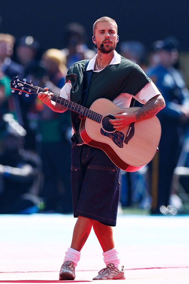Justin Bieber menjadi salah satu penampil utama dalam halftime show final Piala Dunia FIFA 2026 yang digelar pada Minggu (19/7/2026) di New York New Jersey Stadium, AS. Musisi peraih Grammy Awards itu membawakan lagu ‘Everything Hallelujah’ dari album Swag II yang dirilis pada 2025. Foto: Getty Images/Eurasia Sport Images