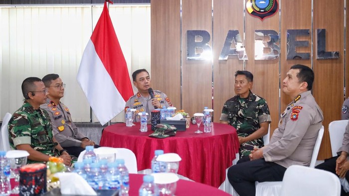 Kapolda Bangka Belitung (Babel) Irjen Viktor T Sihombing dan Danrem 045/Garuda Jaya Brigjen TNI Nur Wahyudi kembali menjalin silahturahmi