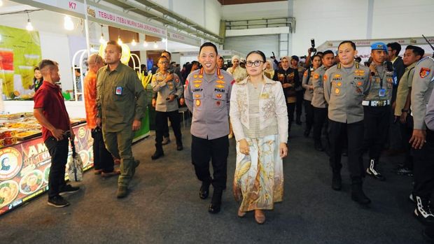 Kapolri injau Bazar Kreasi Bhayangkari Nusantara