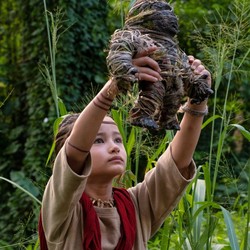 Ungkapan Duka Mengalir Deras Atas Kepergian Bintang Godzilla Kaylee Hottle